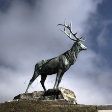 estatua de ciervo de renos de bronce